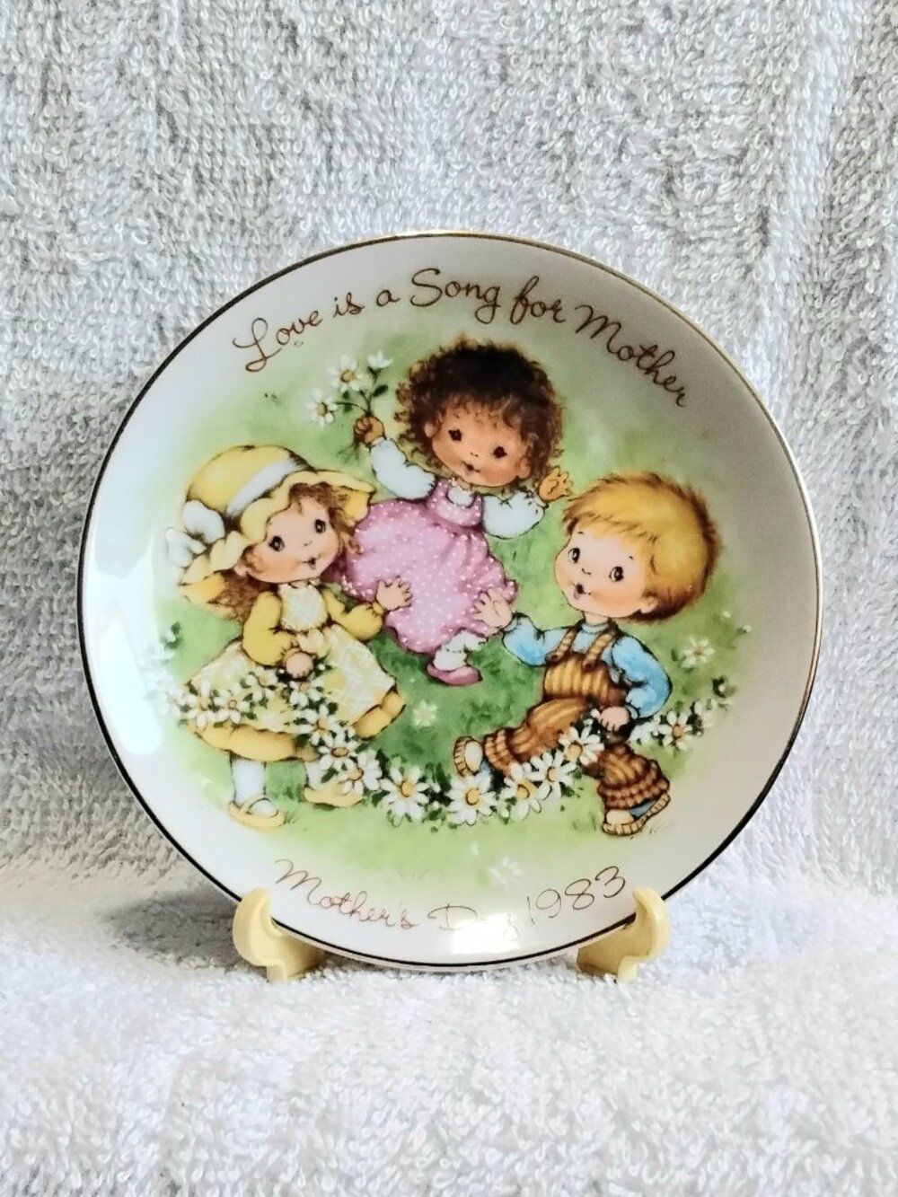 Vintage & Immaculate 5 1/4" Mother's Day Plate 1983 With Display Stand by Avon!!